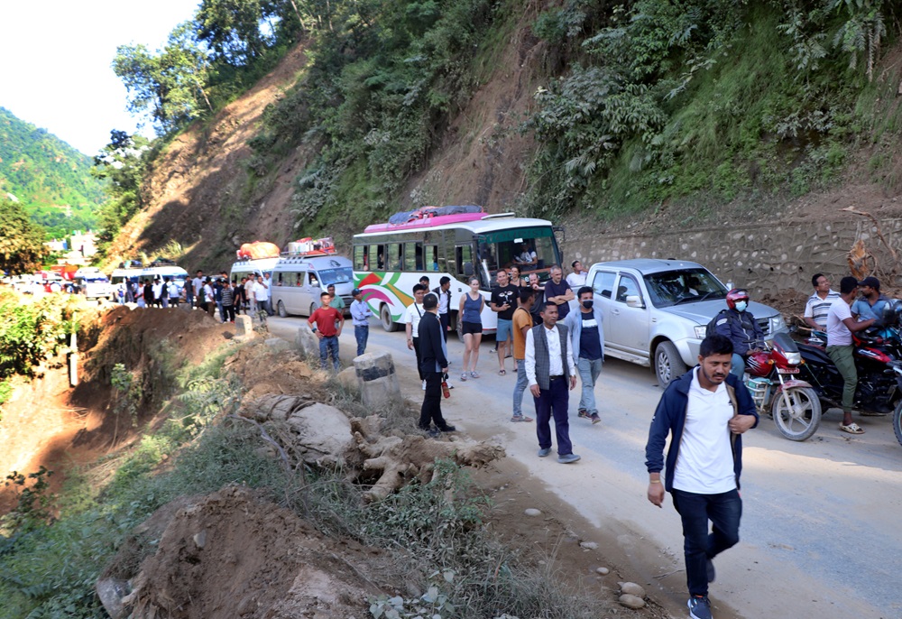 वर्षापछिका राजमार्गः दृष्य एक, पीडा अनेक