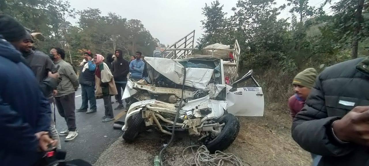 बारामा बुलेरो र ट्रक ठोक्किँदा दुई जनाको मृत्यु, तीन घाइते